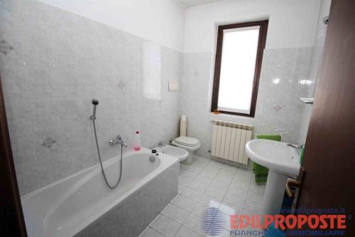 Villa in vendita a Lazzate