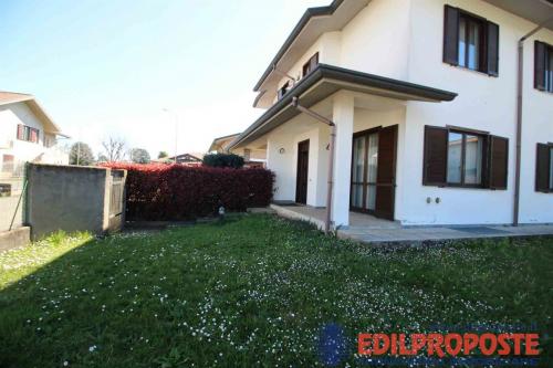Villa in vendita a Lazzate
