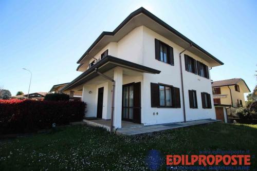 Villa in vendita a Lazzate