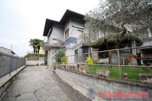 Villa in vendita a Ceriano Laghetto
