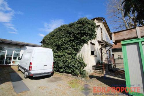 Capannone in vendita a Lazzate