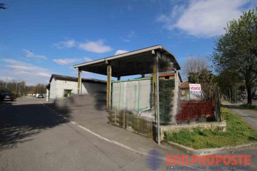 Capannone in vendita a Lazzate