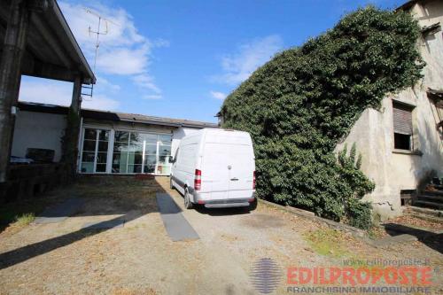 Capannone in vendita a Lazzate