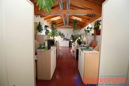 Capannone in vendita a Lazzate