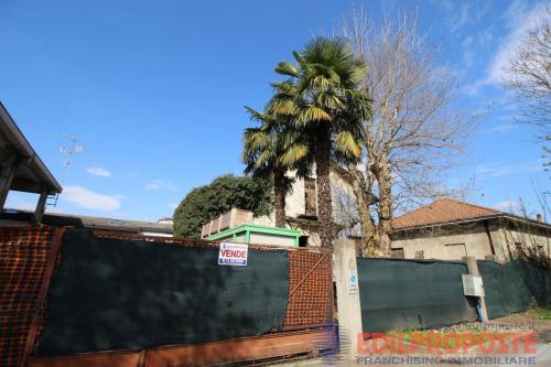 Capannone in vendita a Lazzate