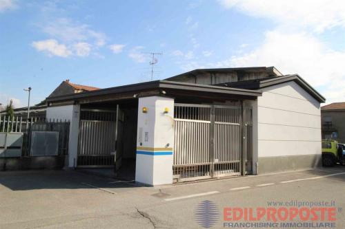 Capannone in vendita a Lazzate