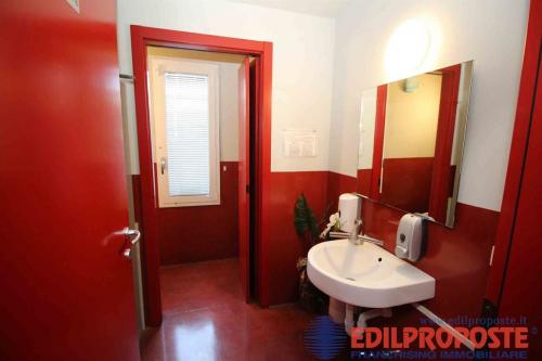 Capannone in vendita a Lazzate