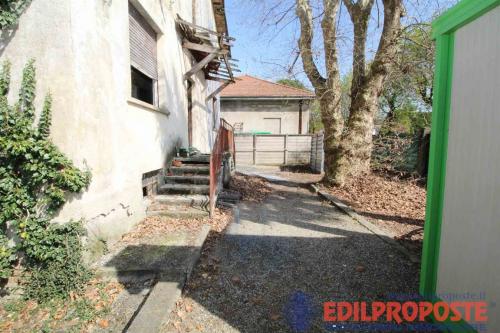 Capannone in vendita a Lazzate