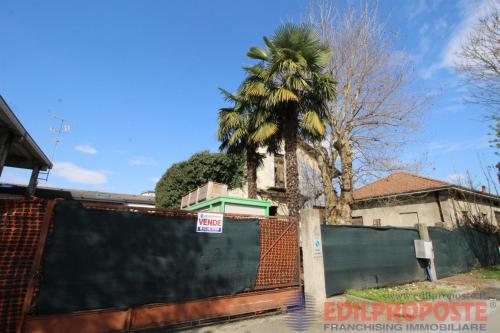 Capannone in vendita a Lazzate