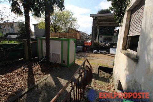 Capannone in vendita a Lazzate