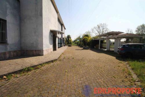 Locale commerciale in vendita a Cesano Maderno