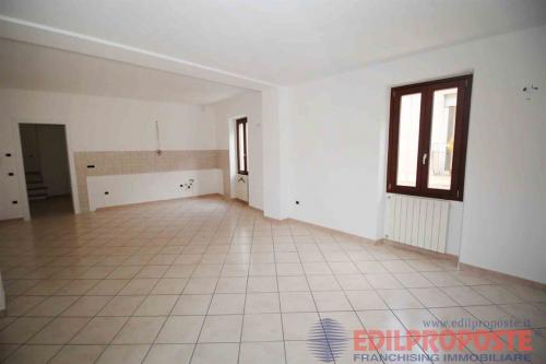 Appartamento in vendita a Lazzate