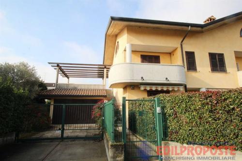 Appartamento in vendita a Lazzate