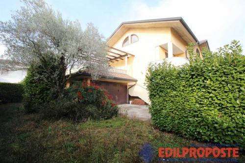 Appartamento in vendita a Lazzate