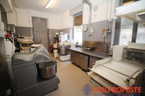 Locale commerciale in vendita a Lentate sul Seveso