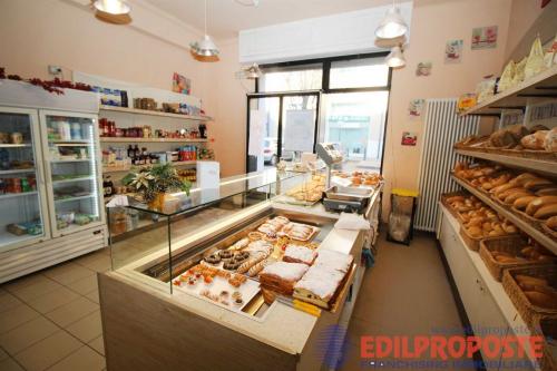 Locale commerciale in vendita a Lentate sul Seveso