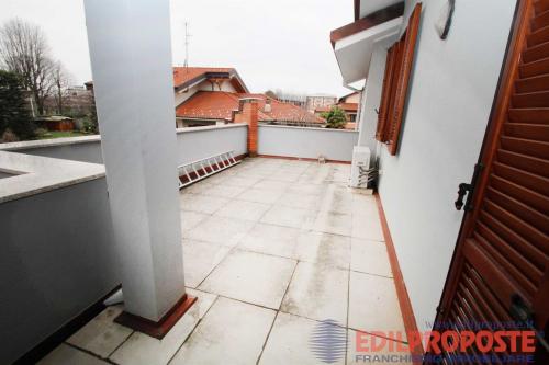 Villa in vendita a Lazzate