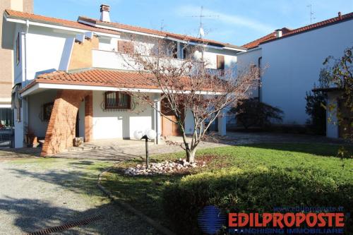 Villa in vendita a Lazzate