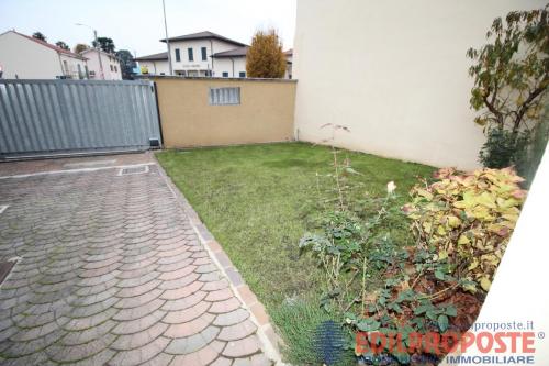 Appartamento in vendita a Lazzate