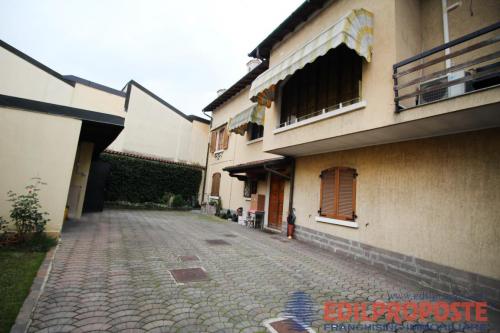 Appartamento in vendita a Lazzate