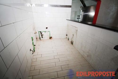 Locale commerciale in affitto a Lazzate