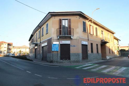 Locale commerciale in affitto a Lazzate