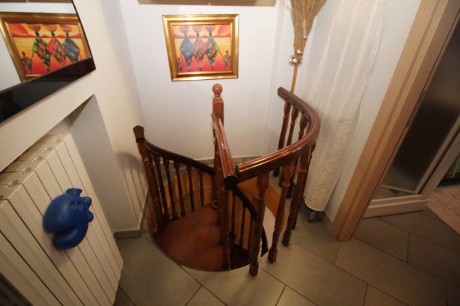 Appartamento in vendita a Lazzate