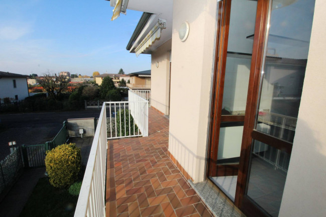 Appartamento in vendita a Lazzate