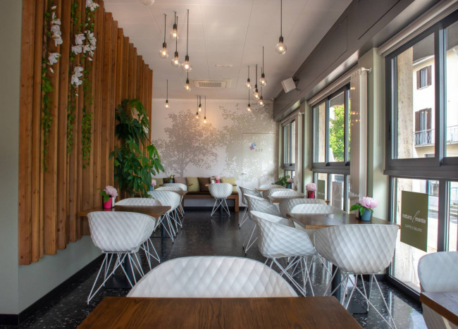 Locale commerciale in vendita a Lazzate