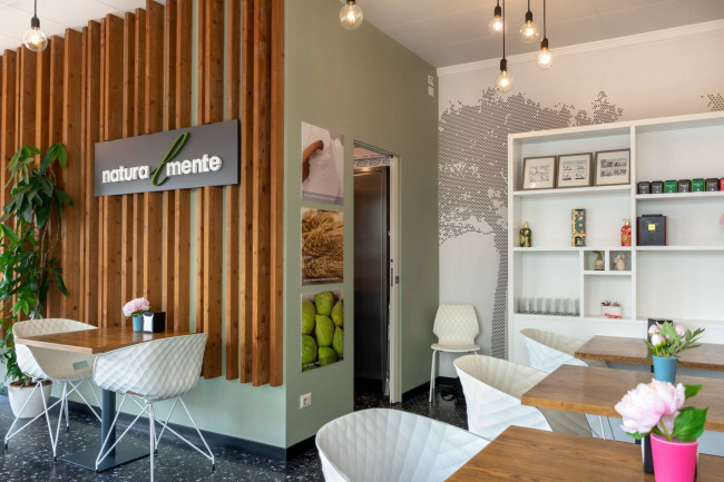 Locale commerciale in vendita a Lazzate