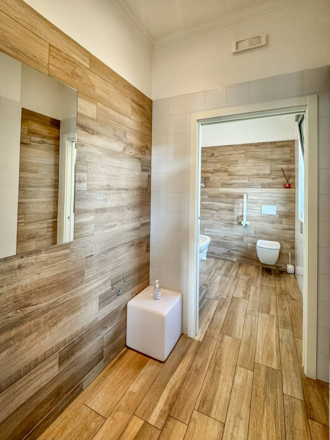 Locale commerciale in vendita a Lazzate