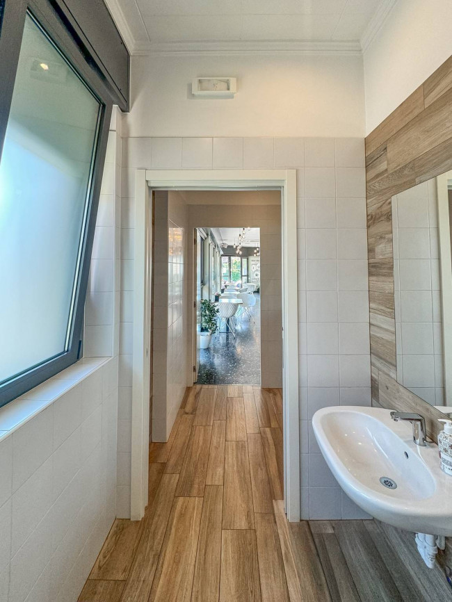 Locale commerciale in vendita a Lazzate