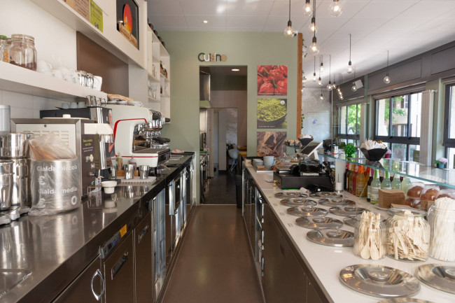 Locale commerciale in vendita a Lazzate