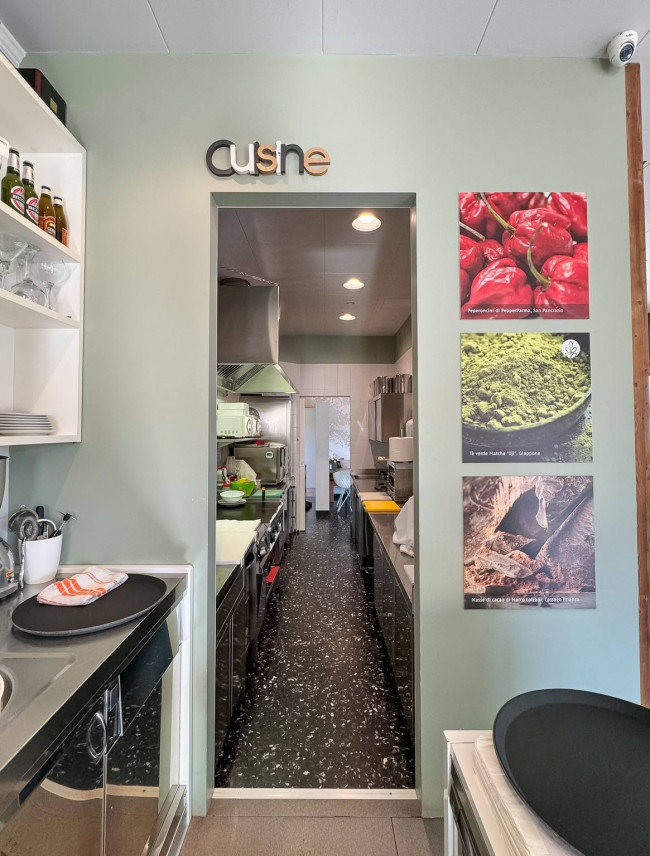 Locale commerciale in vendita a Lazzate