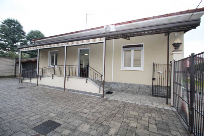 Casa singola in affitto a Lazzate
