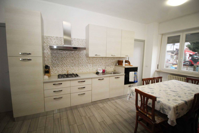 Casa singola in affitto a Lazzate