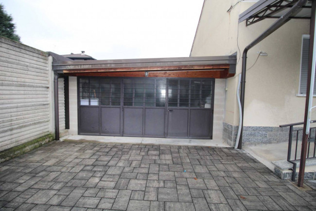 Casa singola in affitto a Lazzate