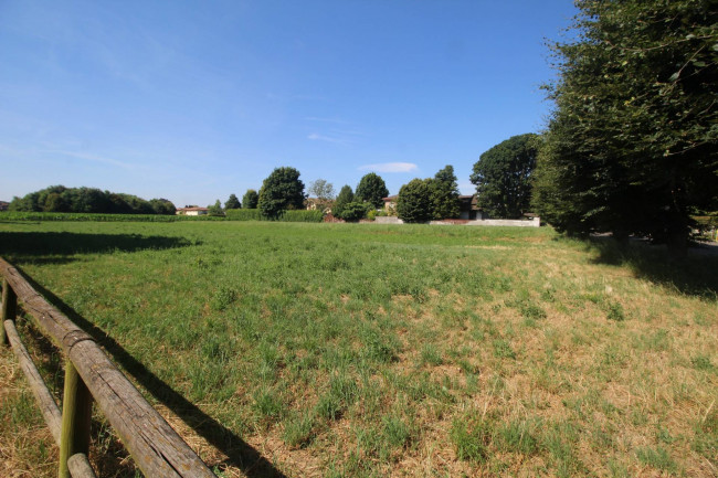 Terreno edificabile in vendita a Lazzate