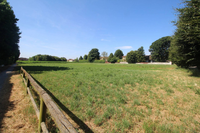 Terreno edificabile in vendita a Lazzate