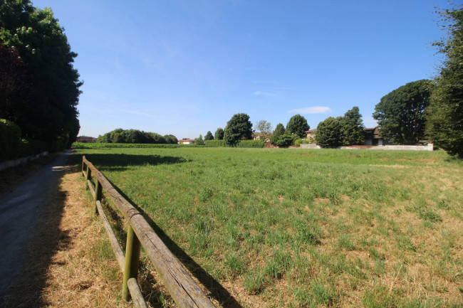 Terreno edificabile in vendita a Lazzate