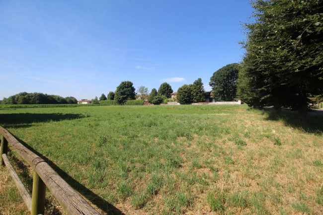 Terreno edificabile in vendita a Lazzate