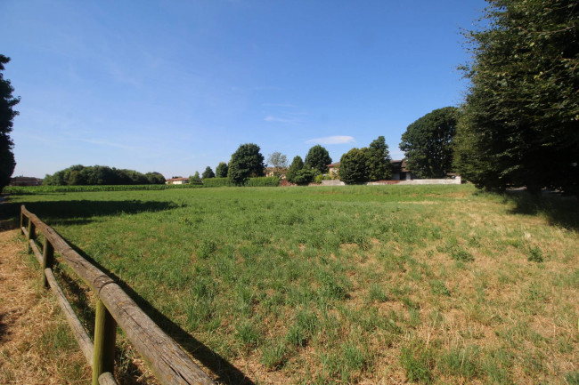 Terreno edificabile in vendita a Lazzate