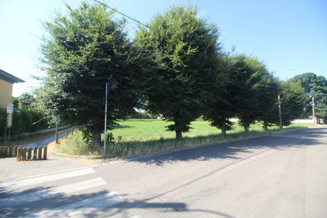 Terreno edificabile in vendita a Lazzate