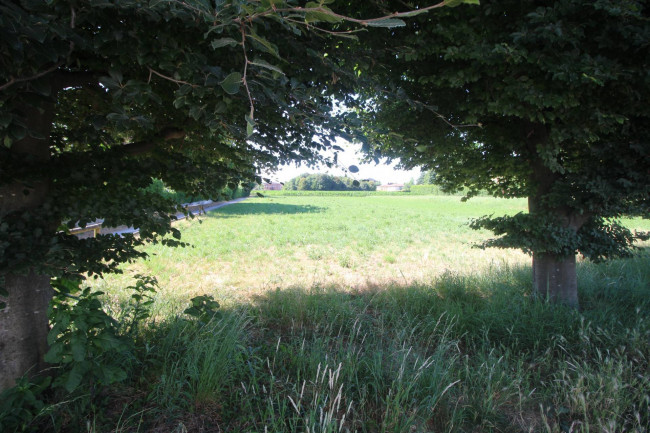 Terreno edificabile in vendita a Lazzate