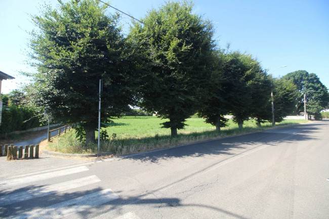Terreno edificabile in vendita a Lazzate