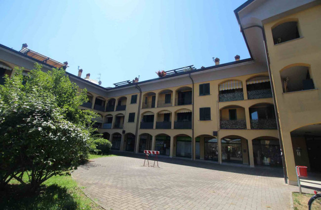 Appartamento in vendita a Lazzate