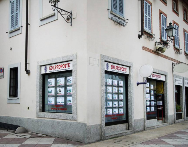 Agenzia immobiliare a Lazzate