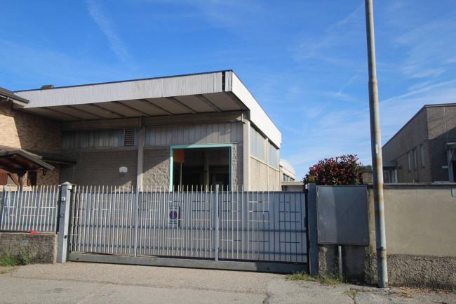 Capannone in vendita a Lazzate