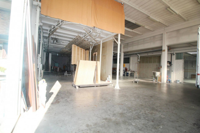 Capannone in vendita a Lazzate