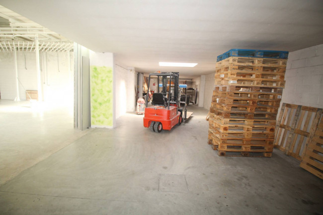 Capannone in vendita a Lazzate